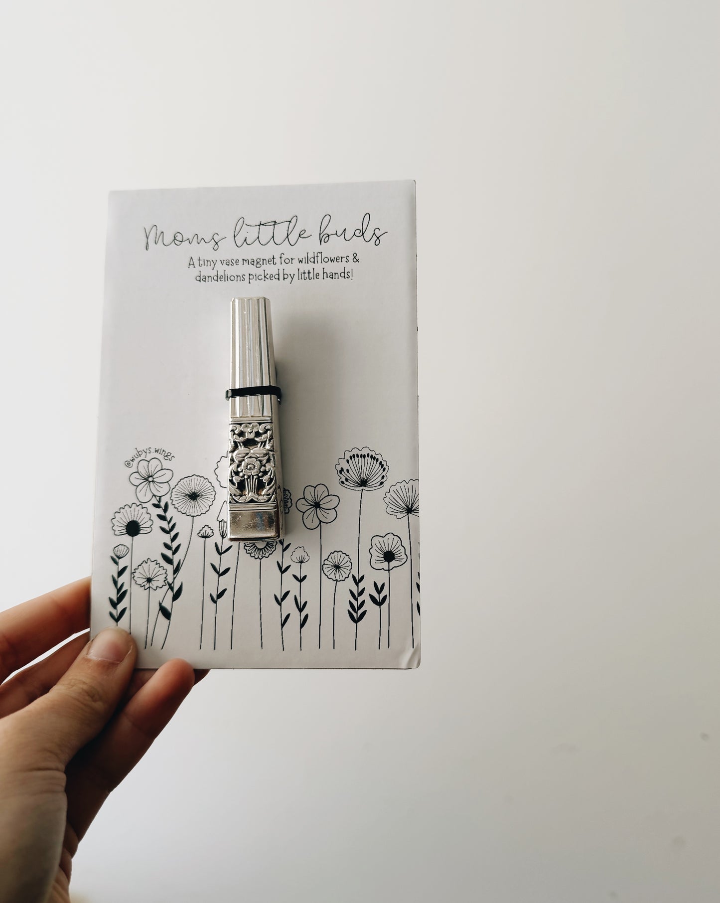 Empty bud vase magnet 🫶🏼🌸