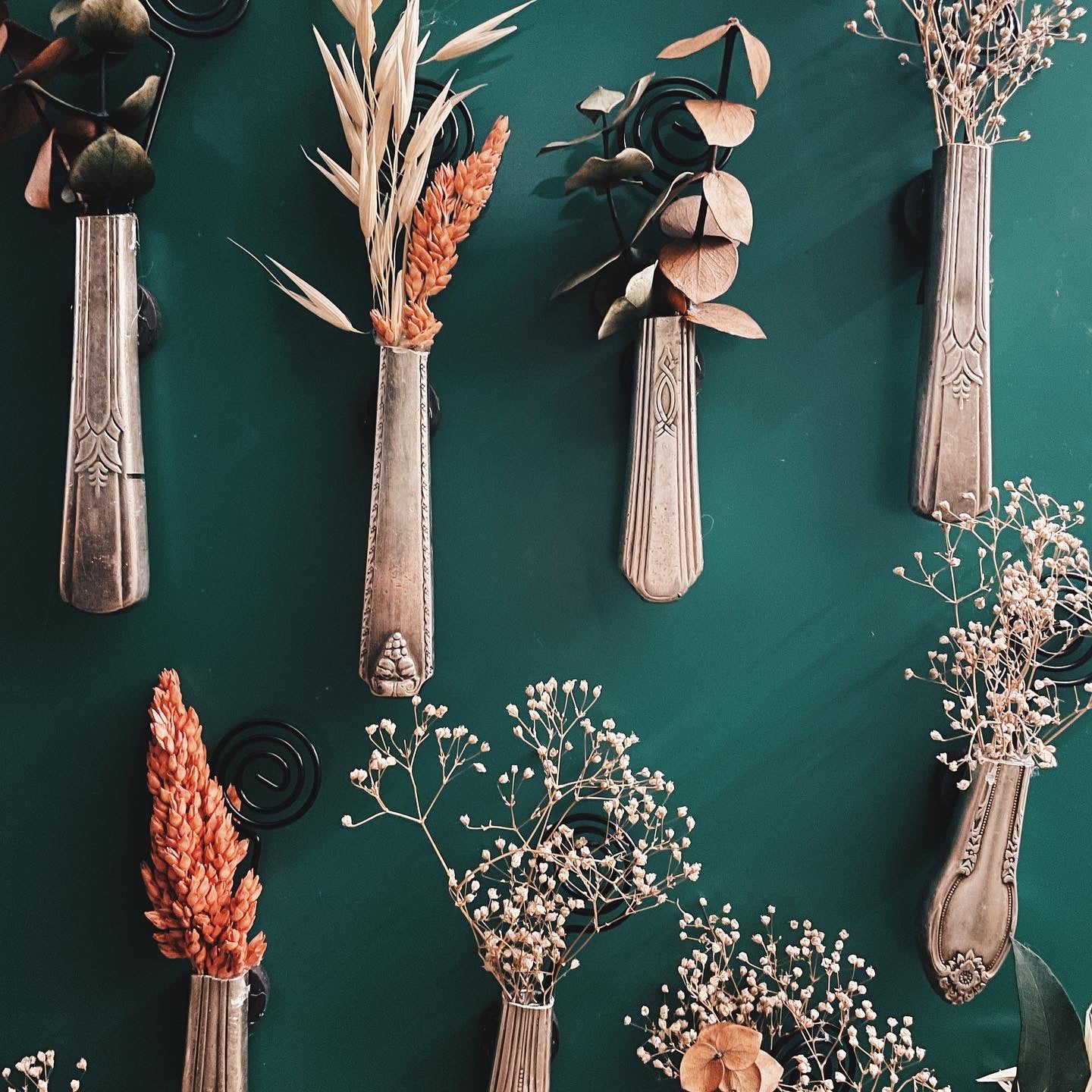 RANDOM KNIFE VASE PHOTO HOLDER