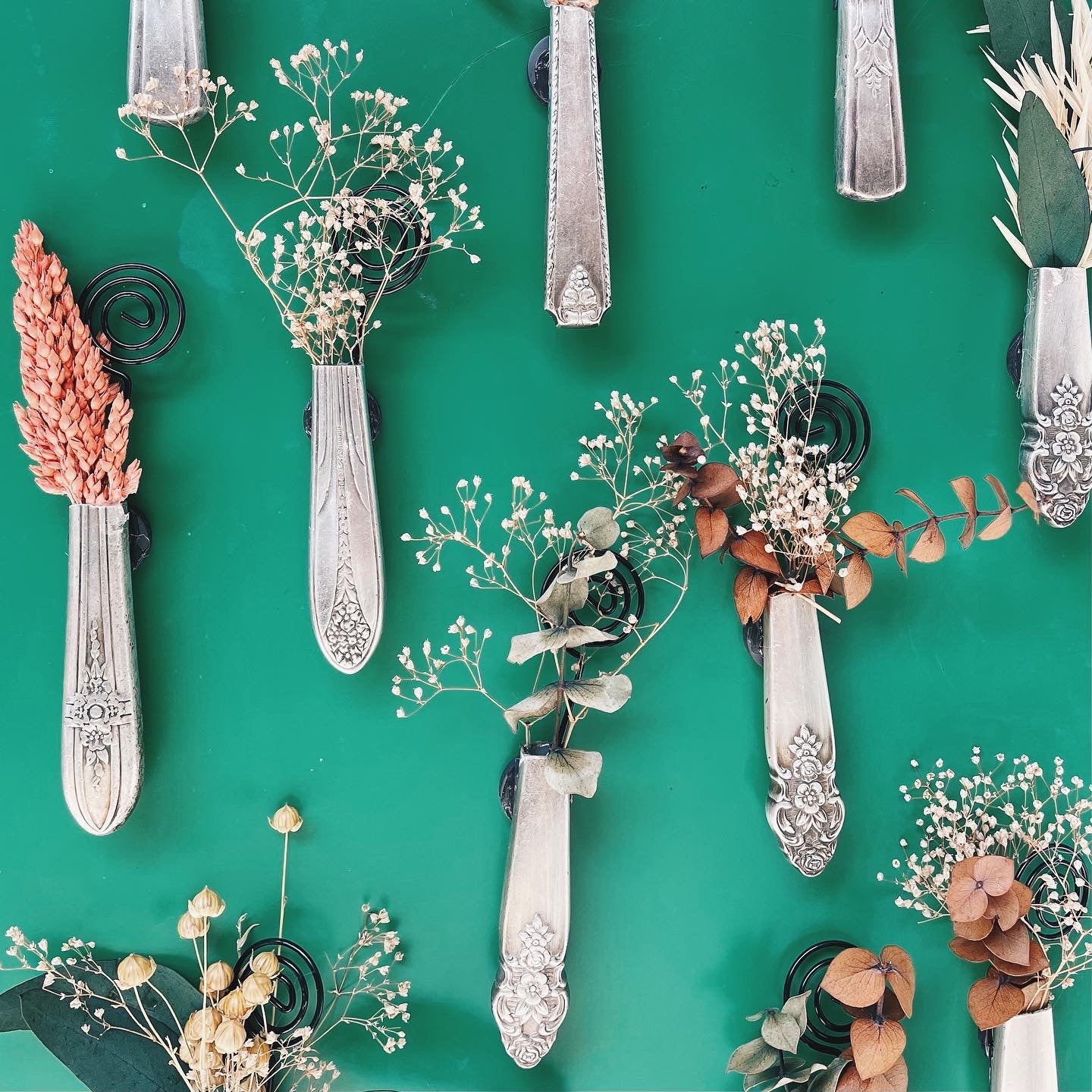 RANDOM KNIFE VASE PHOTO HOLDER