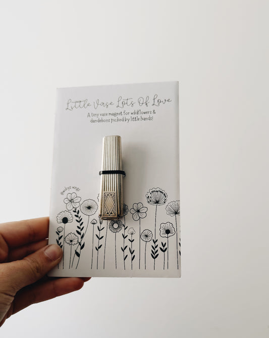 Empty bud vase magnet 🫶🏼🌸