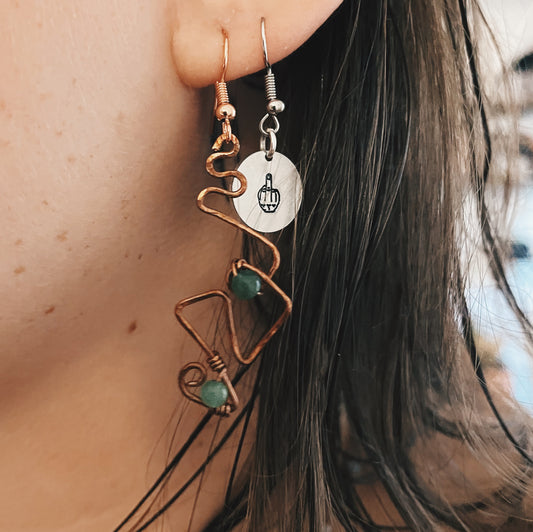 Small middle finger earrings!🖕🏻